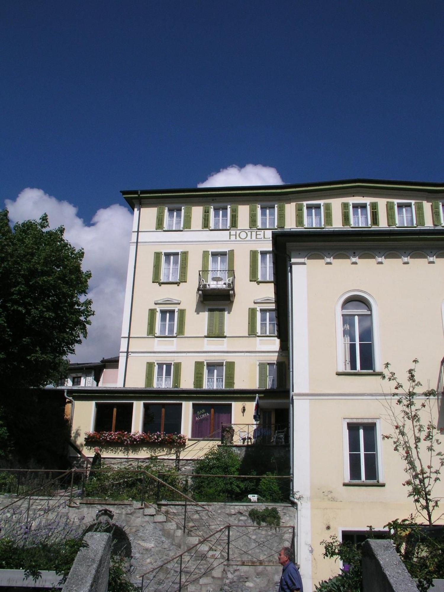 Hotel Quellenhof Scuol Exterior photo